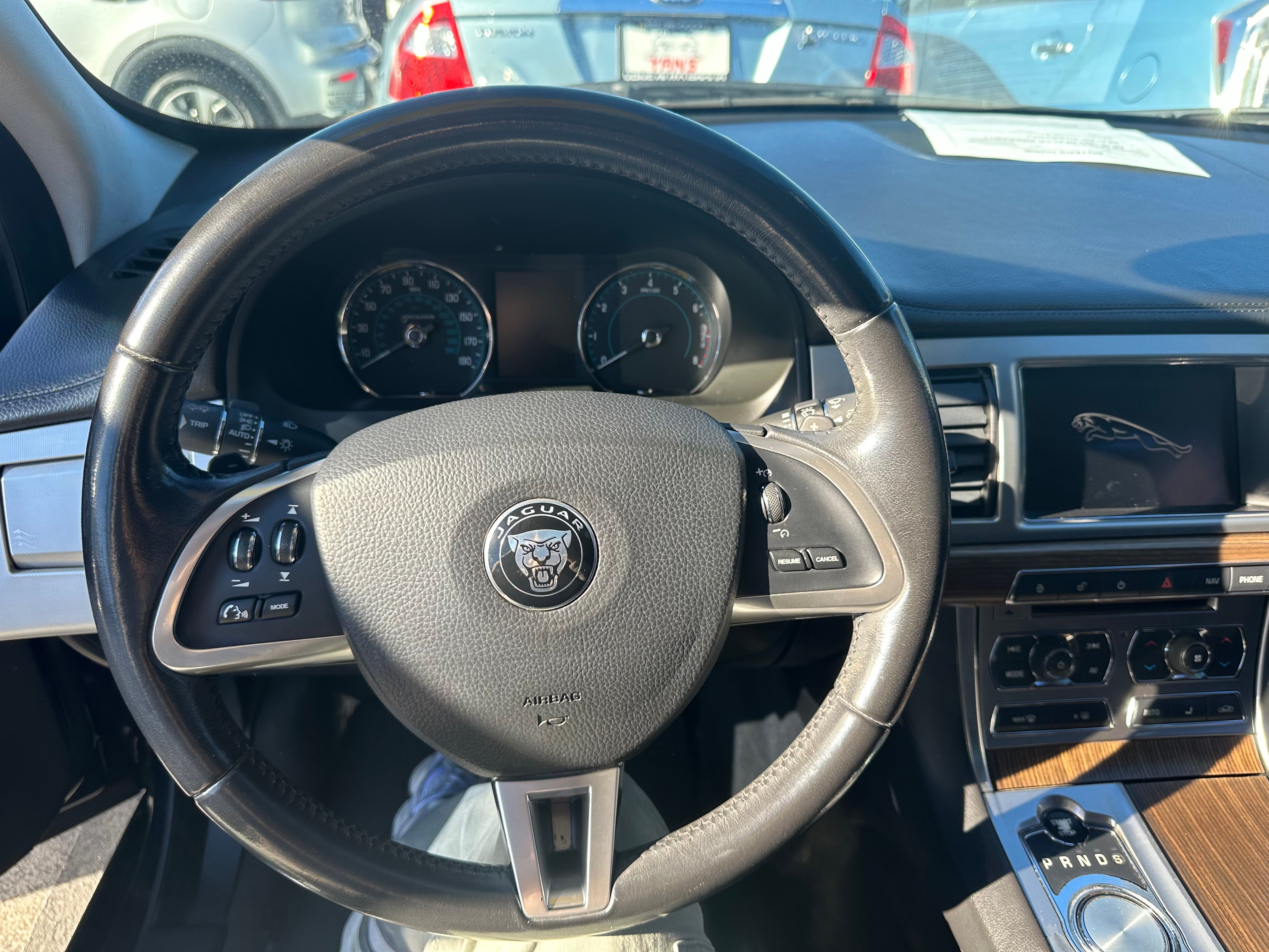 Used 2015 Jaguar XF Premium RWD image 11