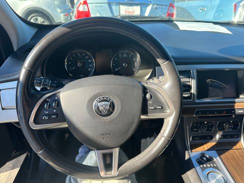 Used 2015 Jaguar XF Premium image 11