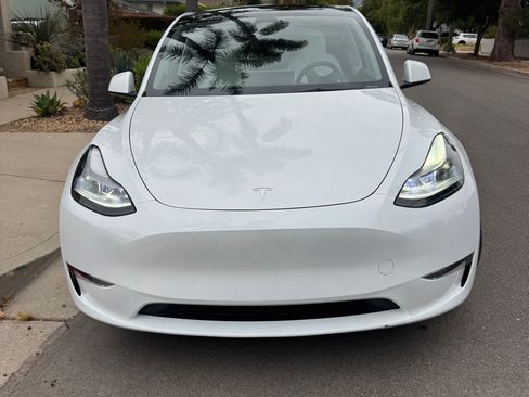 Used 2023 Tesla Model Y Long Range AWD/4WD image 2
