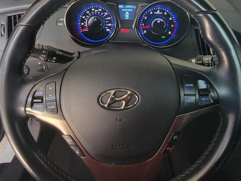Used 2015 Hyundai Genesis 3.8 image 10