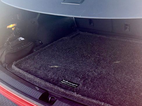 Used 2018 Volkswagen Tiguan SEL Premium image 20