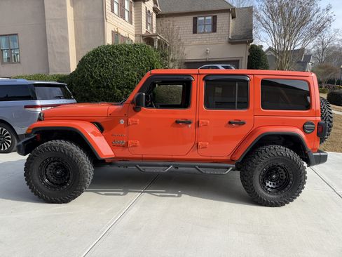 Used 2020 Jeep Wrangler Unlimited Sahara w/ Uconnect 4C Nav & Sound Group image 2