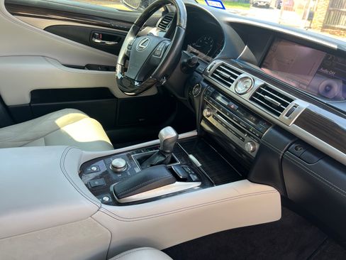 Used 2013 Lexus LS 460 L w/ Preferred Accessory Package RWD image 12