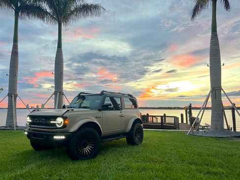 Used 2023 Ford Bronco Outer Banks AWD/4WD image 2
