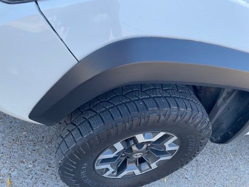 Used 2021 Toyota Tacoma TRD Off-Road w/ Technology Package image 9