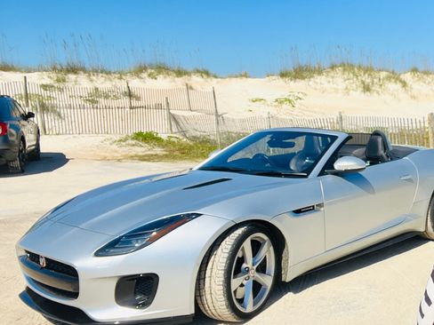 Used 2019 Jaguar F-TYPE R-Dynamic RWD image 5