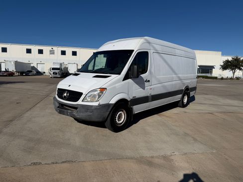 Used 2012 Mercedes-Benz Sprinter 2500 image 2