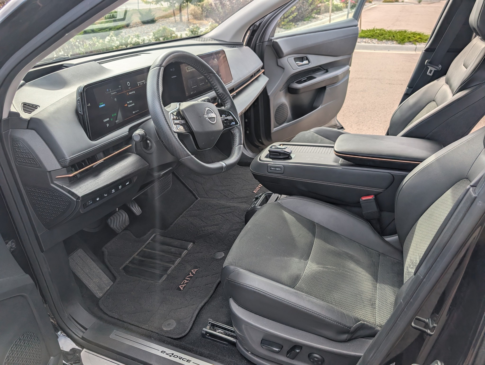 Used 2024 Nissan Ariya AWD image 12