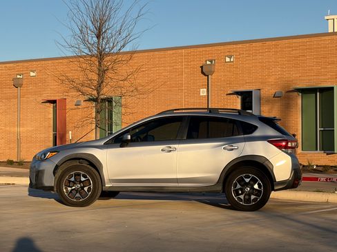 Used 2018 Subaru Crosstrek 2.0i Premium w/ Eyesight System image 4