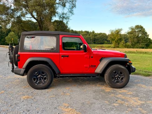 Used 2021 Jeep Wrangler Sport AWD/4WD image 16