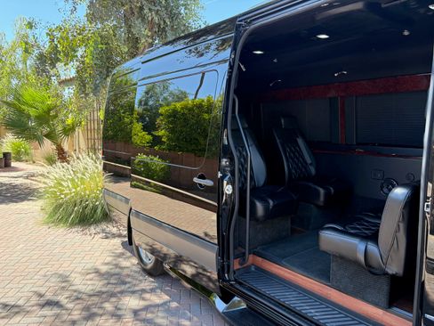 Used 2014 Mercedes-Benz Sprinter 2500 image 6