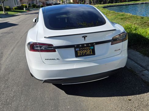 Used 2015 Tesla Model S P90D image 11
