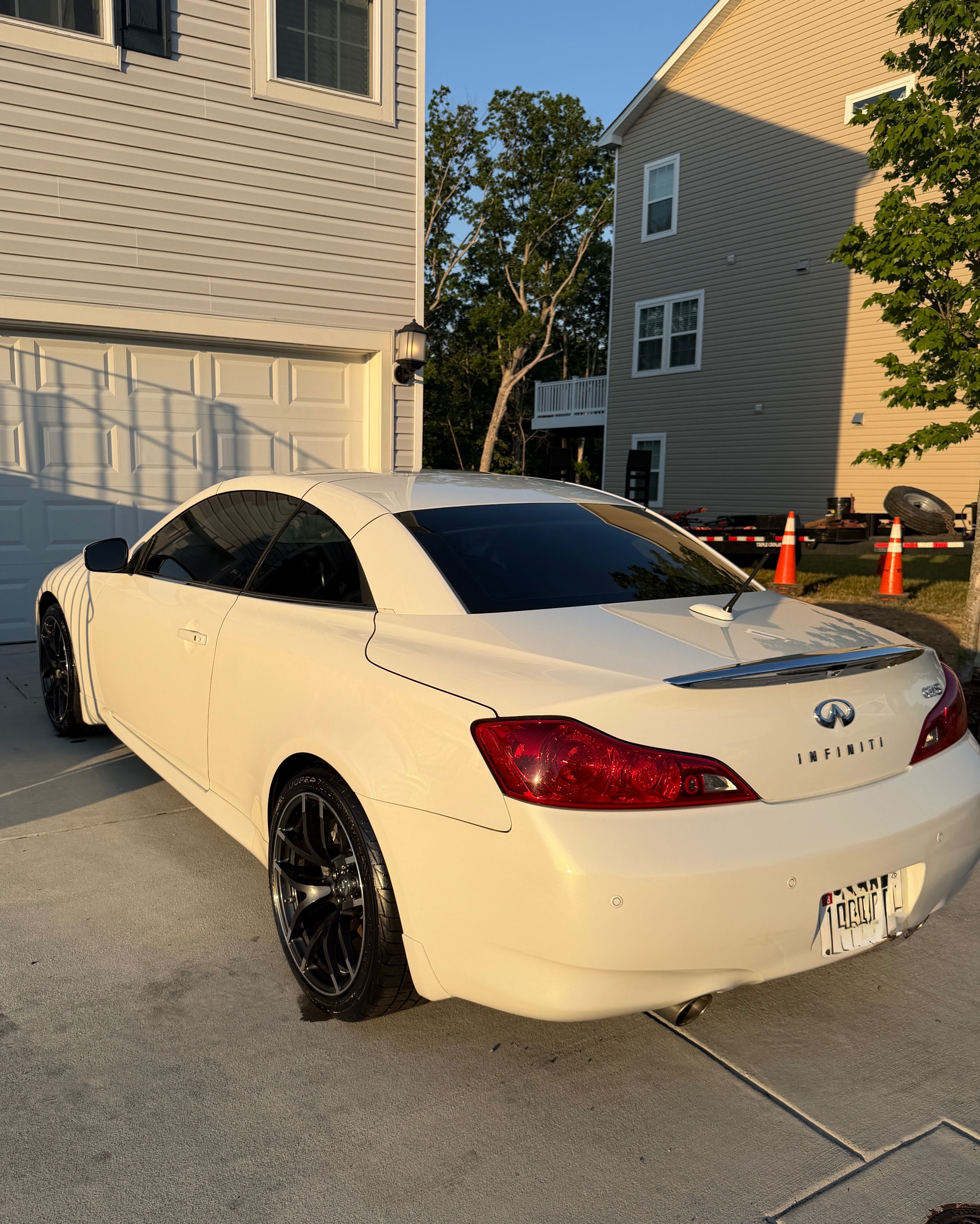 Used 2010 INFINITI G37 Convertible w/ Premium Pkg RWD image 5