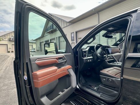 Used 2024 GMC Sierra 3500 Denali Ultimate AWD/4WD image 16