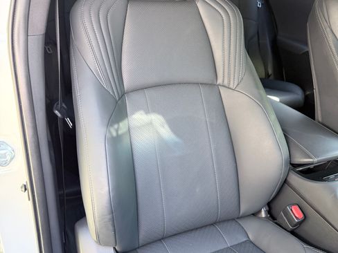 Used 2021 Toyota Venza XLE w/ Softex Package AWD/4WD image 19