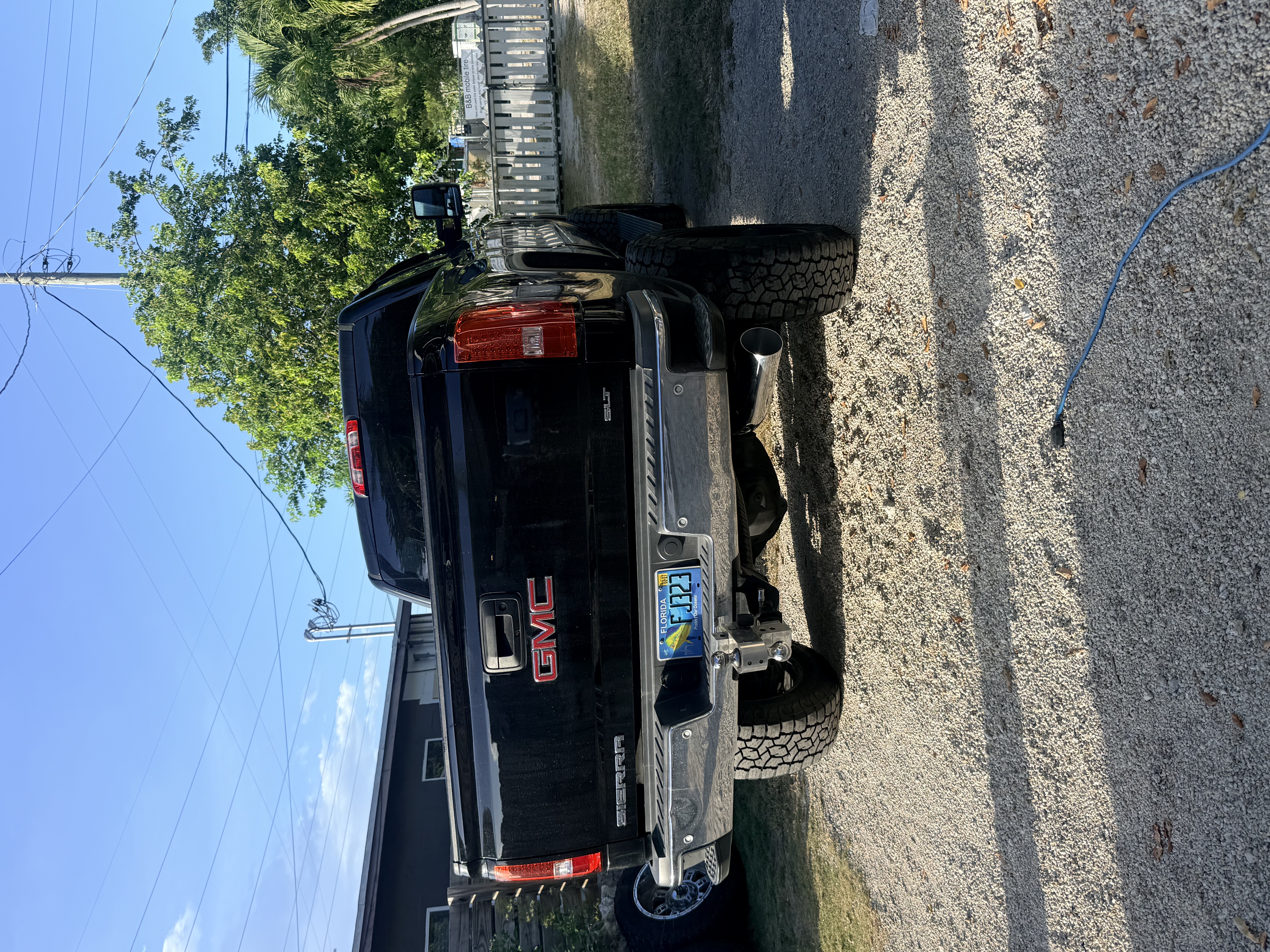 Used 2015 GMC Sierra 2500 SLT w/ Duramax Plus Package AWD/4WD image 9