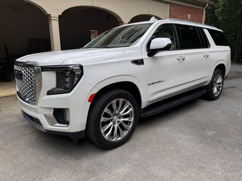 Used 2021 GMC Yukon XL Denali AWD/4WD image 1
