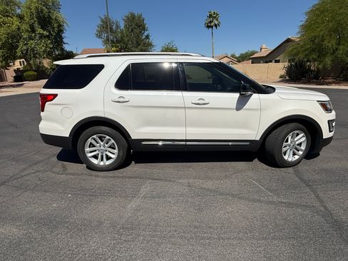 Used 2017 Ford Explorer XLT w/ Equipment Group 202A FWD image 6