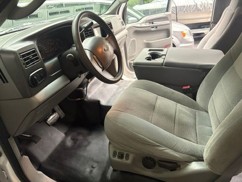 Used 2004 Ford Excursion XLT AWD/4WD image 13