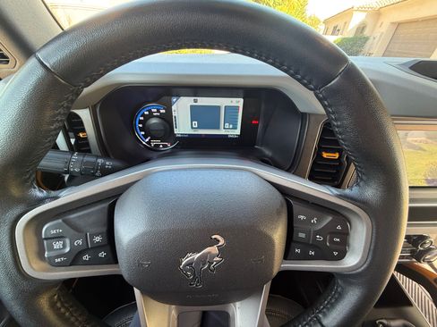 Used 2023 Ford Bronco Badlands w/ Sasquatch Package image 6