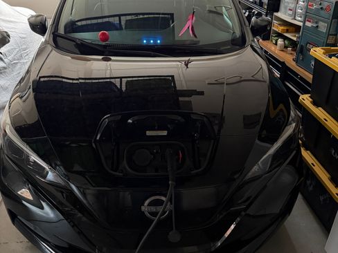 Used 2025 Nissan Leaf S FWD image 1