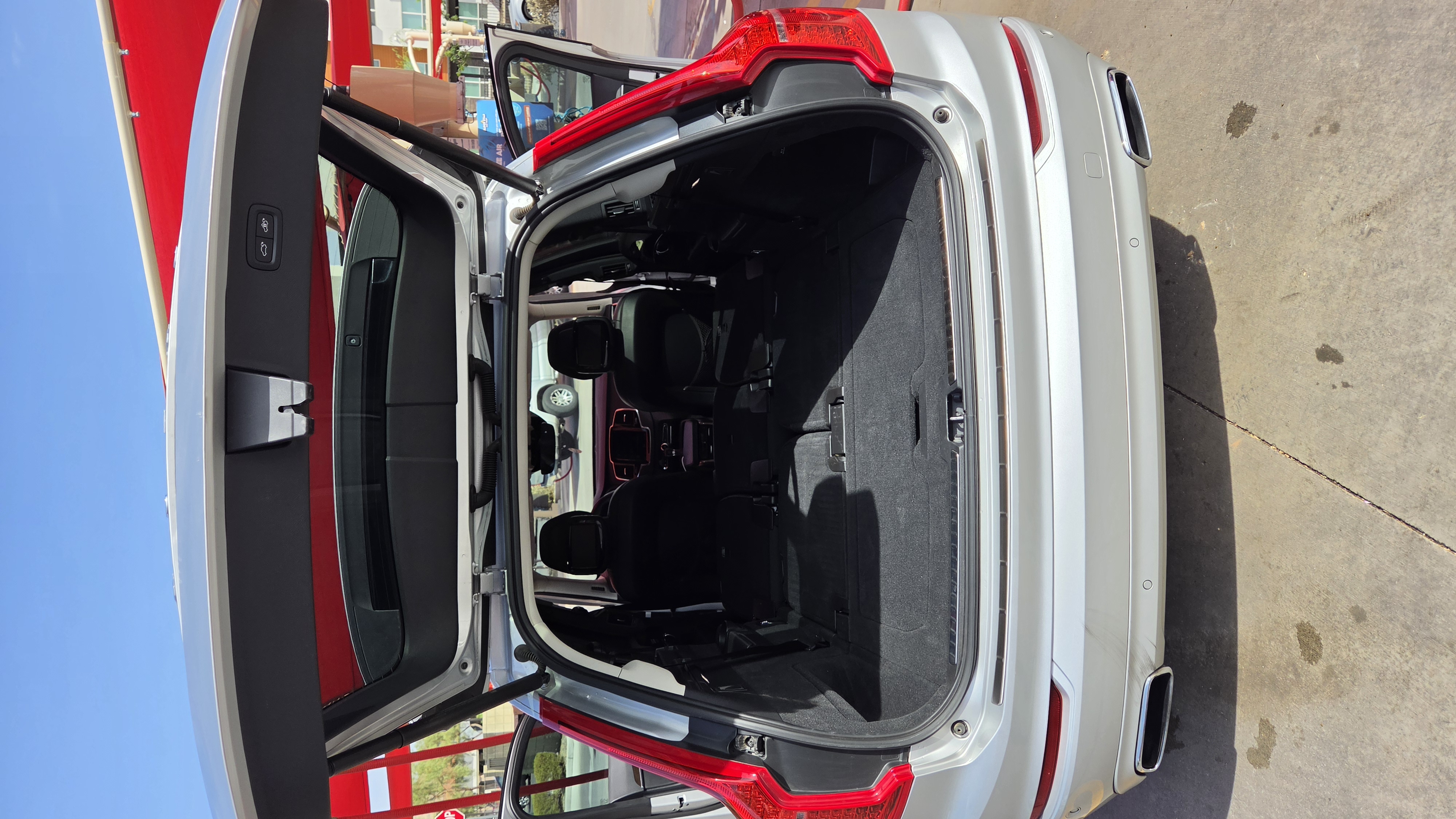 Used 2018 Volvo XC90 T6 Momentum w/ Convenience Package AWD/4WD image 25