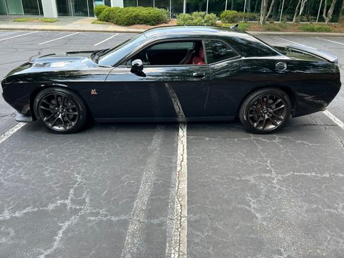 Used 2020 Dodge Challenger R/T Scat Pack RWD image 4