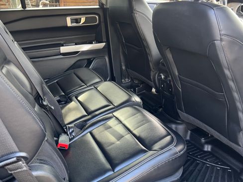 Used 2022 Ford Explorer XLT w/ Equipment Group 202A image 14