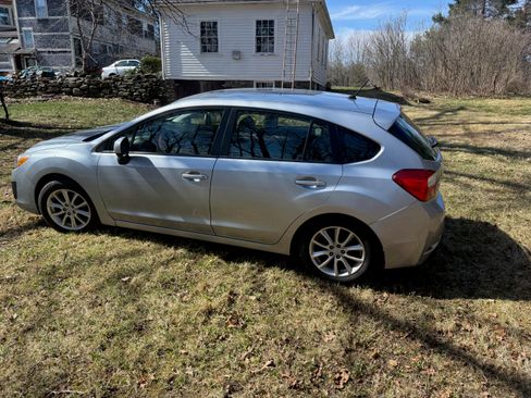 Used 2013 Subaru Impreza 2.0i Premium w/ All-Weather Pkg AWD/4WD image 4
