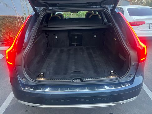 Used 2018 Volvo V90 T6 Cross Country w/ Convenience Package image 4