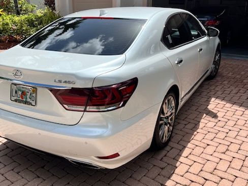 Used 2014 Lexus LS 460 w/ Comfort Package image 10