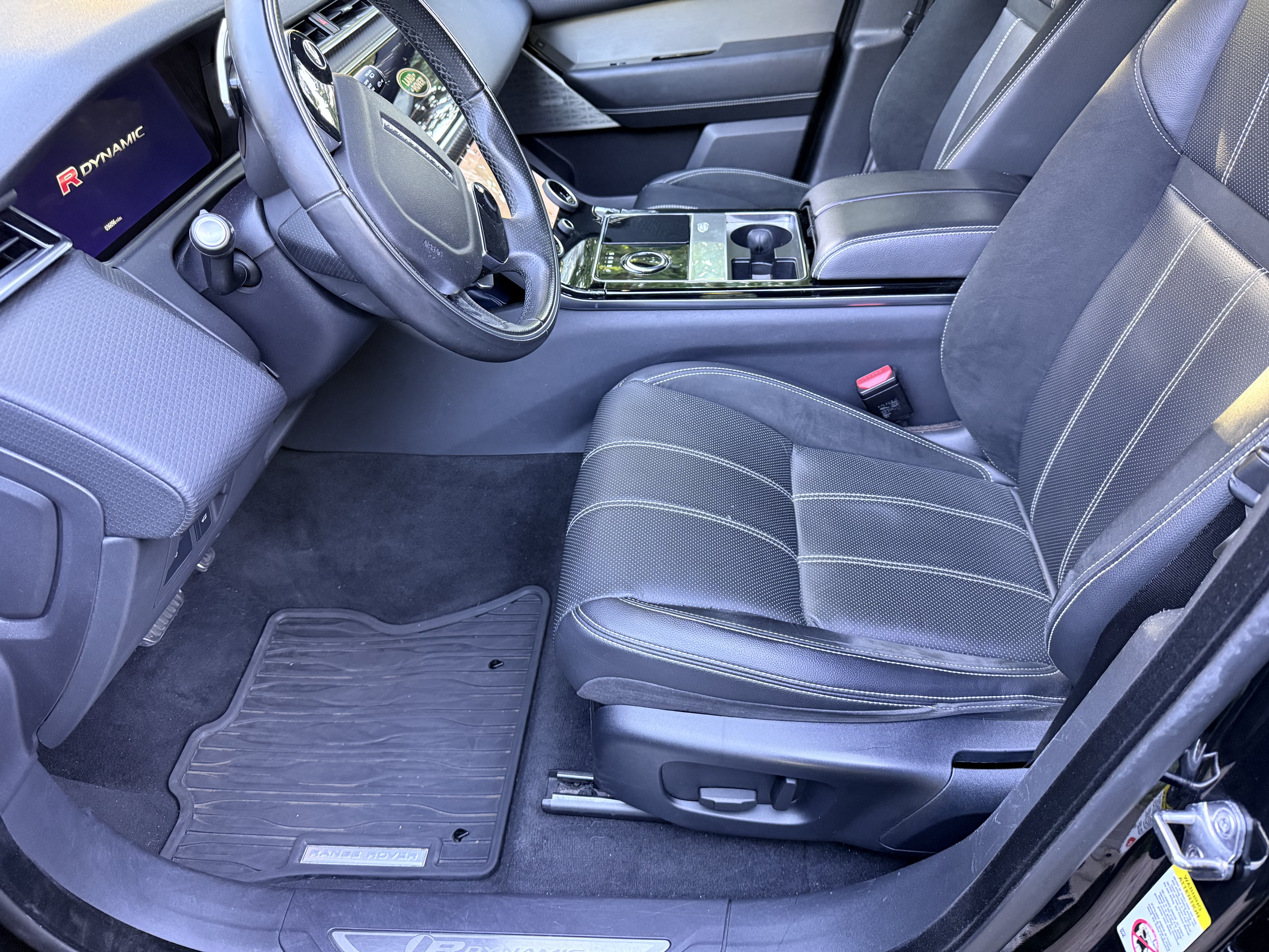 Used 2018 Land Rover Range Rover Velar R-Dynamic SE AWD/4WD image 6