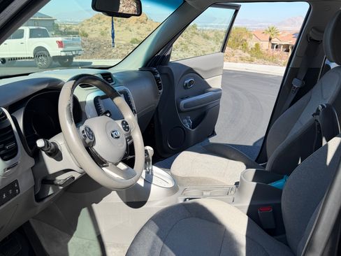 Used 2019 Kia Soul EV image 19