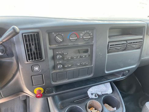 Used 2006 GMC Savana 3500 w/ Chrome Appearance Package RWD image 24