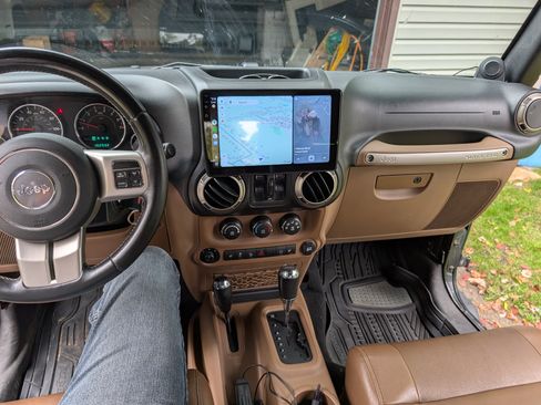 Used 2011 Jeep Wrangler Unlimited Sport w/ Dual Top Group image 9