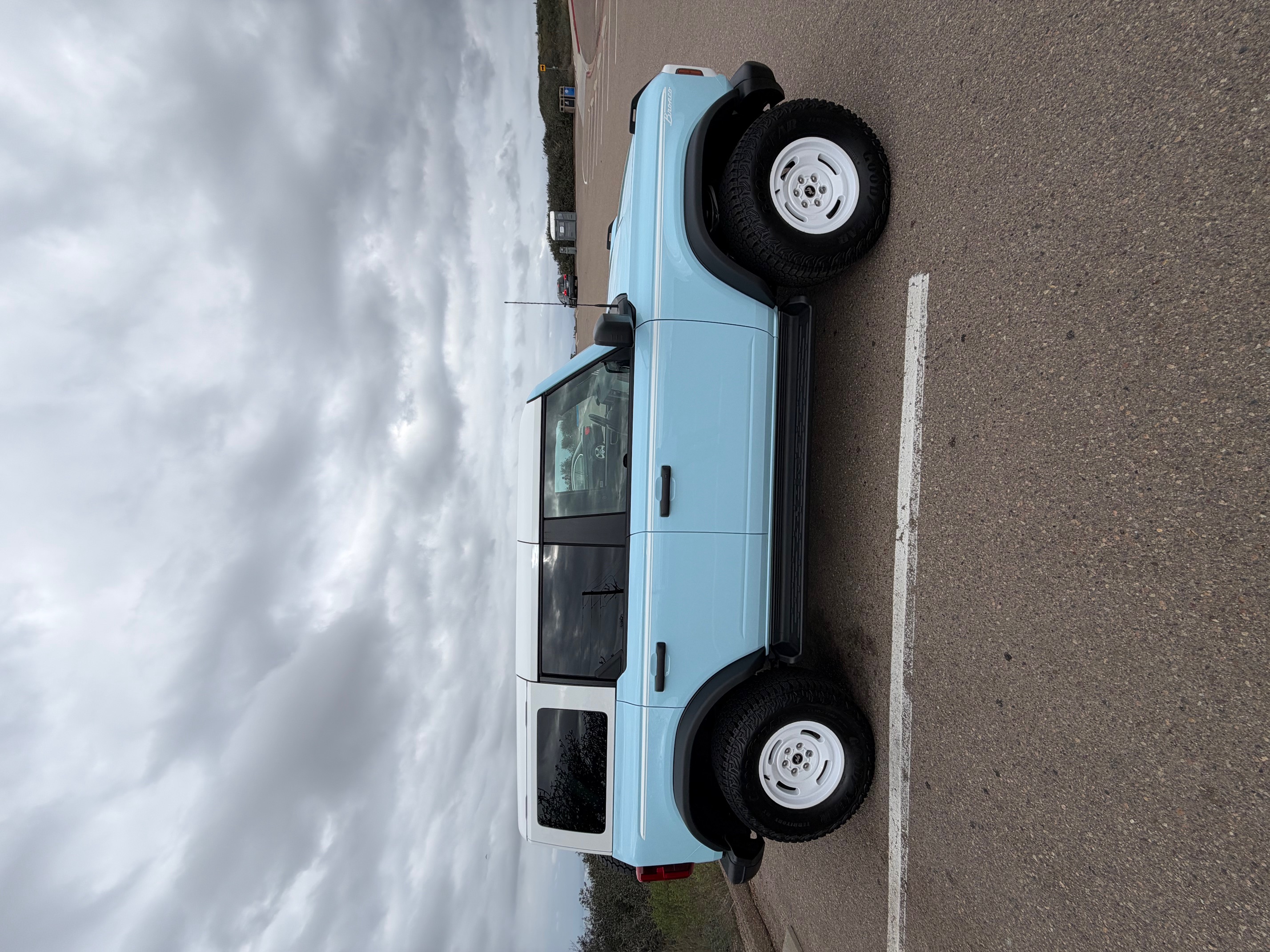 Used 2025 Ford Bronco Heritage Edition AWD/4WD image 2