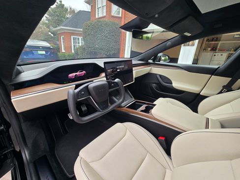 Used 2021 Tesla Model S Plaid image 12