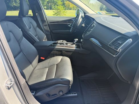 Used 2019 Volvo XC90 T6 Momentum w/ Advanced Package image 8
