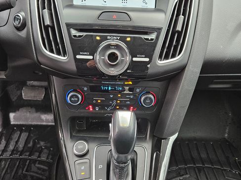 Used 2017 Ford Focus Titanium image 6