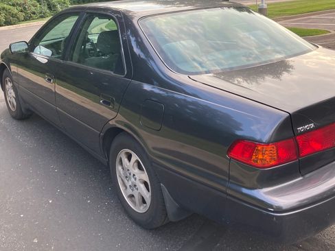 Used 2000 Toyota Camry LE FWD image 4