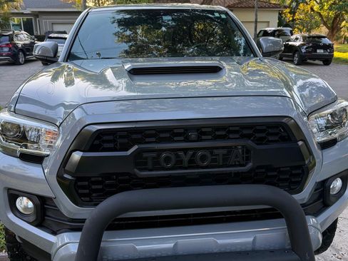 Used 2021 Toyota Tacoma TRD Sport image 15