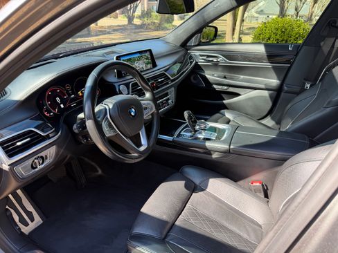 Used 2016 BMW 750i xDrive AWD/4WD image 8
