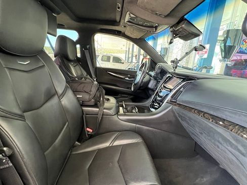 Used 2016 Cadillac Escalade Platinum image 15