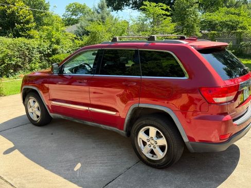 Used 2011 Jeep Grand Cherokee Laredo RWD image 2