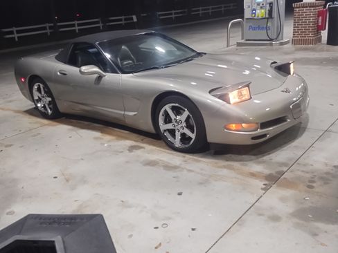 Used 2000 Chevrolet Corvette Convertible 2D w/ Memory Pkg image 1