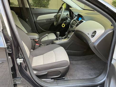 Used 2016 Chevrolet Cruze LS FWD image 12
