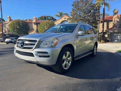 Used 2012 Mercedes-Benz GL 450 4MATIC image 2