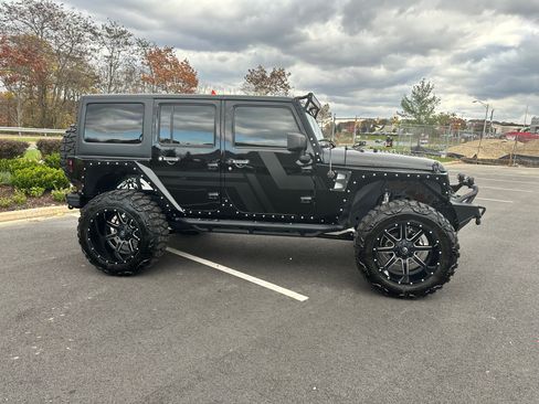 Used 2016 Jeep Wrangler Unlimited Sport w/ Connectivity Group image 21