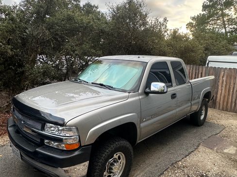 Used 2001 Chevrolet Silverado 2500 LT w/ Off-Road Skid Plate Pkg image 1
