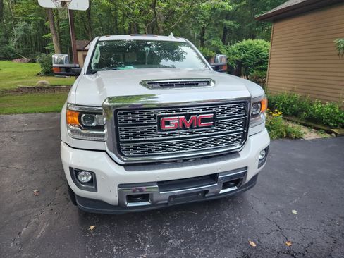 Used 2019 GMC Sierra 2500 Denali AWD/4WD image 4